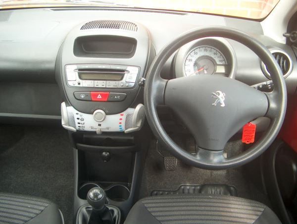 2012 Peugeot 107 1.0 5dr image 5