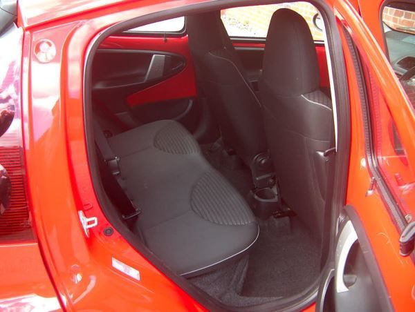 2012 Peugeot 107 1.0 5dr image 6