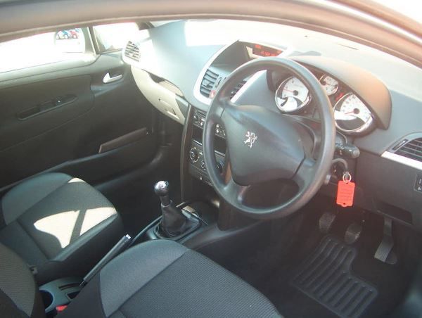 2010 Peugeot 207 1.6 HDi 3dr image 5