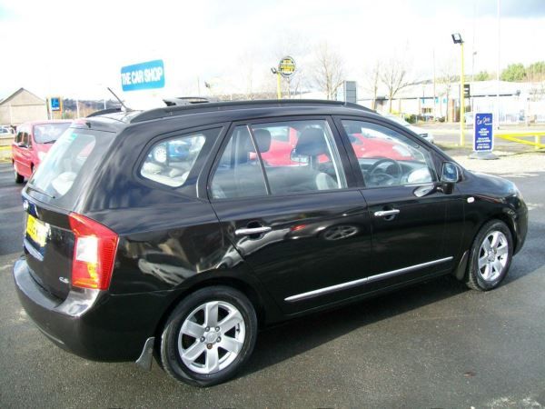 2009 Kia Carens 2.0 GS 5dr image 4