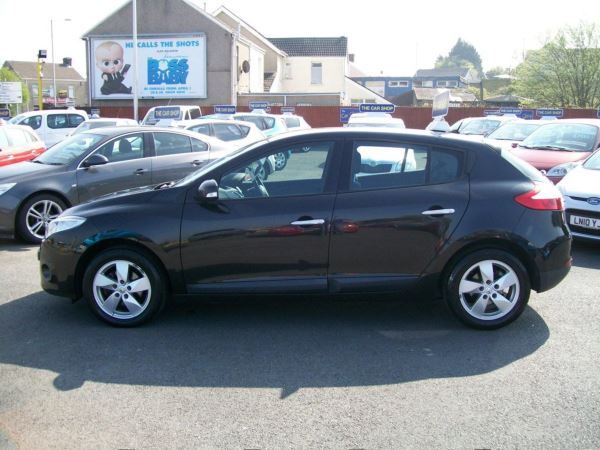 2010 Renault Megane 1.6 16V 5dr image 3