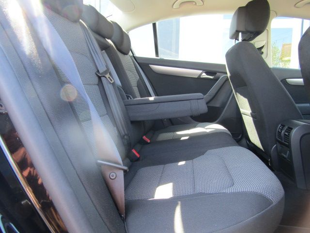 2012 Volkswagen Passat 2.0 SE TDI image 9