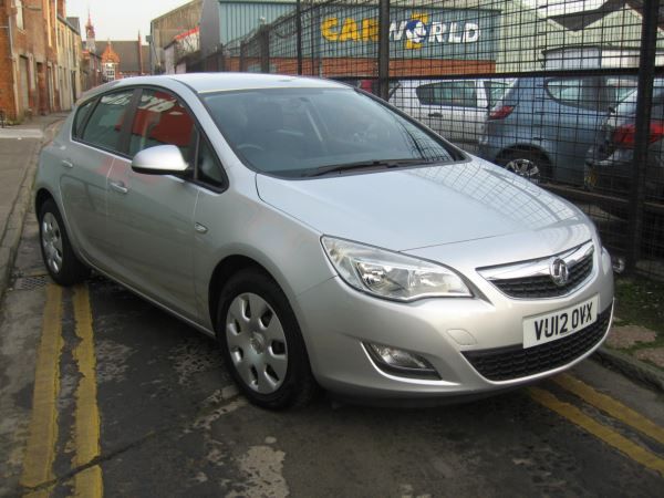 2012 Vauxhall Astra 1.3 CDTi 16V image 1