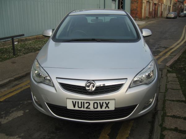 2012 Vauxhall Astra 1.3 CDTi 16V image 2