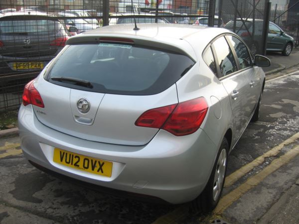 2012 Vauxhall Astra 1.3 CDTi 16V image 5