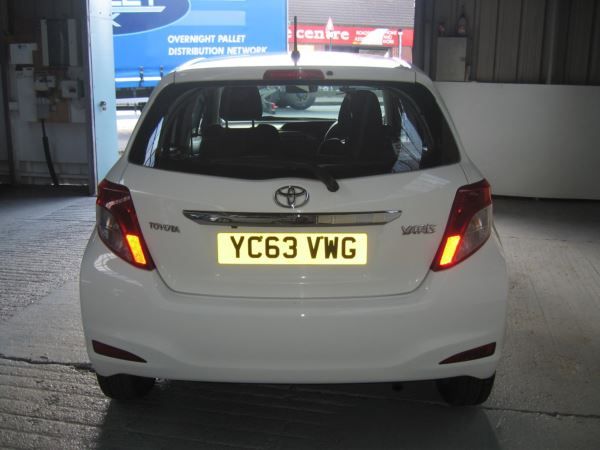 2013 Toyota Yaris 1.0 VVT-i TR image 4