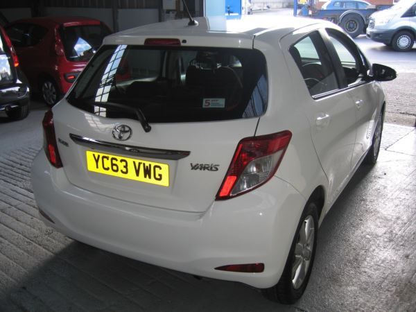 2013 Toyota Yaris 1.0 VVT-i TR image 5