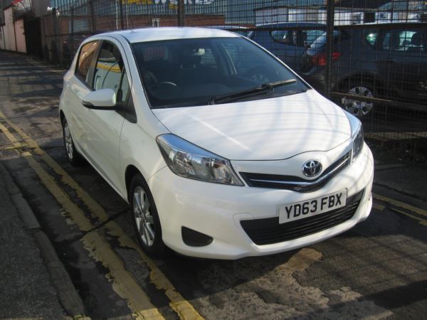 2013 Toyota Yaris 1.0 VVT-i TR image 1