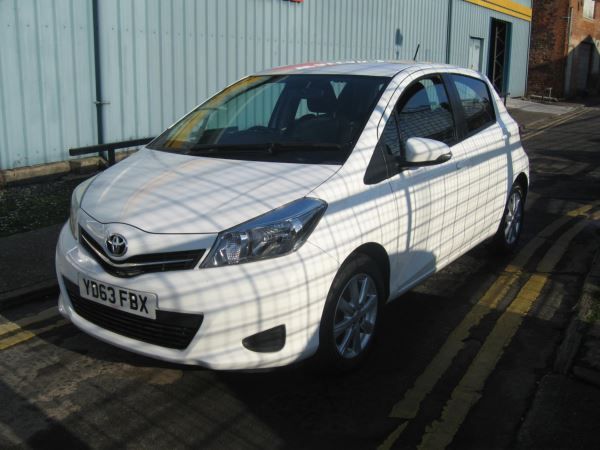 2013 Toyota Yaris 1.0 VVT-i TR image 3