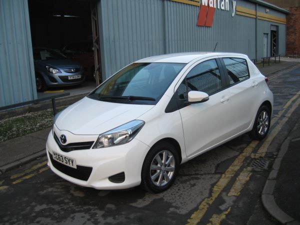 2013 Toyota Yaris 1.0 VVT-i TR image 2