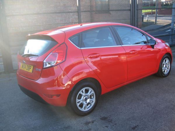 2014 Ford Fiesta 1.6 TDCi Zetec image 4