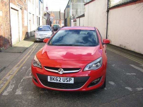 2012 Vauxhall Astra 1.6i 16V image 1