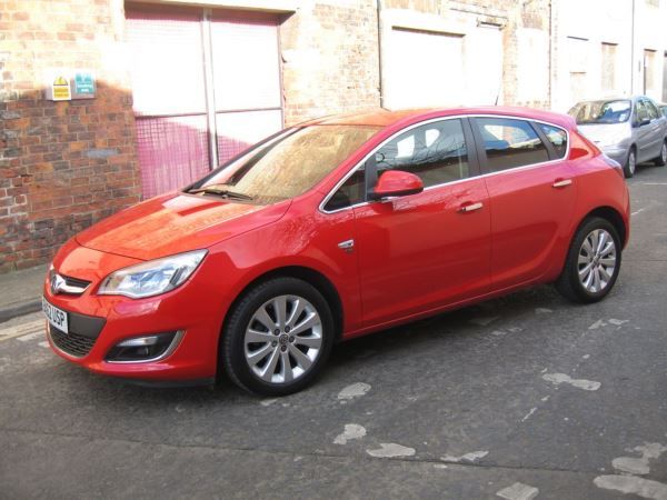 2012 Vauxhall Astra 1.6i 16V image 4