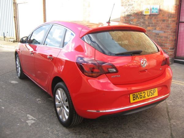 2012 Vauxhall Astra 1.6i 16V image 6
