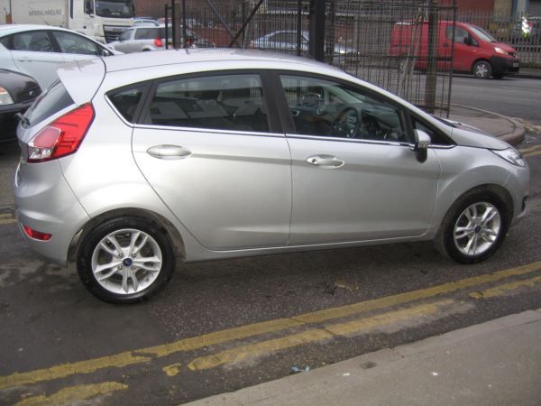 2014 Ford Fiesta 1.25 Zetec image 4