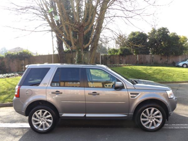 2011 Land Rover Freelander 2.2 image 2