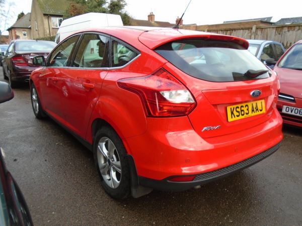 2013 Ford Focus 1.0 EcoBoost Zetec image 4