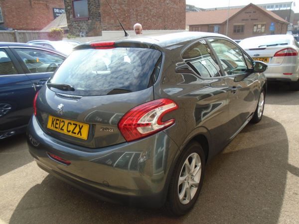 2012 Peugeot 208 1.2 VTi image 3