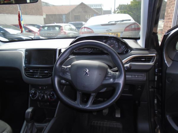 2012 Peugeot 208 1.2 VTi image 7