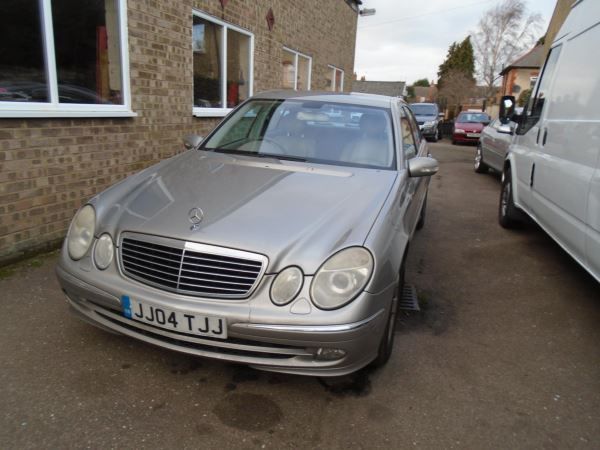 2005 Mercedes-Benz E320 CDI image 2