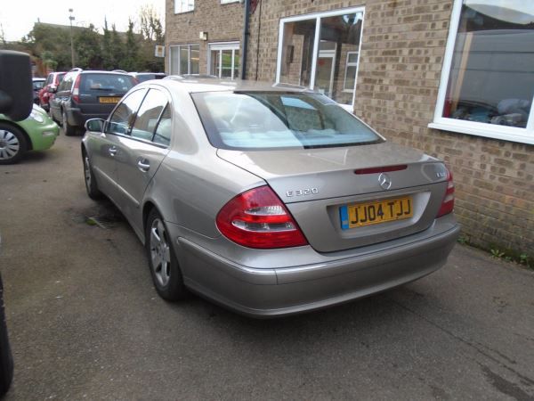 2005 Mercedes-Benz E320 CDI image 3