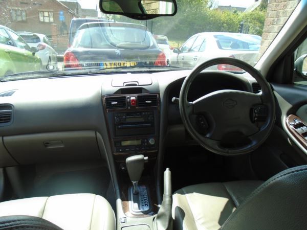 2001 Nissan Maxima QX 3.0 V6 SE+ image 6
