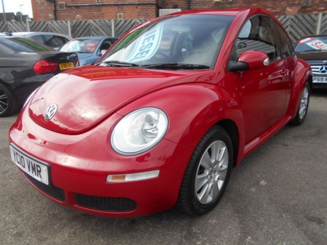 2010 Volkswagen Beetle 1.9 TDI 3d image 1