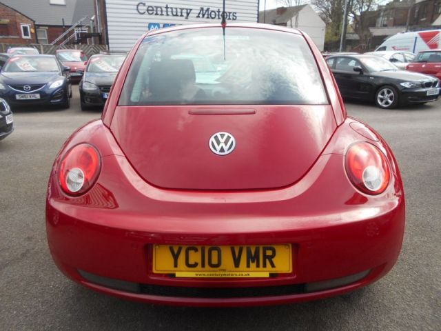 2010 Volkswagen Beetle 1.9 TDI 3d image 4