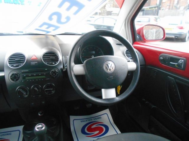 2010 Volkswagen Beetle 1.9 TDI 3d image 7