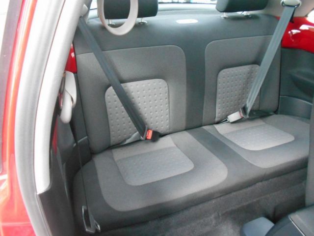 2010 Volkswagen Beetle 1.9 TDI 3d image 9