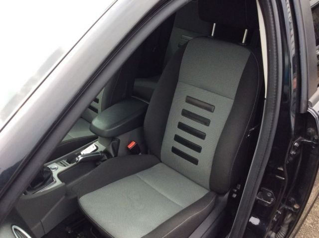 2010 Ford Focus 1.6 Zetec S 5d image 10