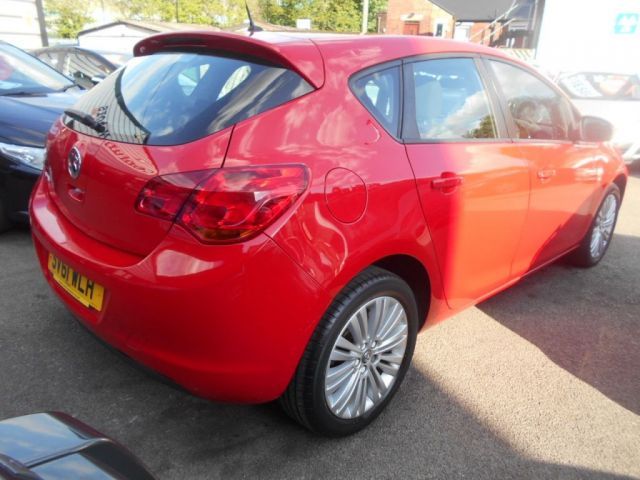 2011 Vauxhall Astra 1.4 5d image 2