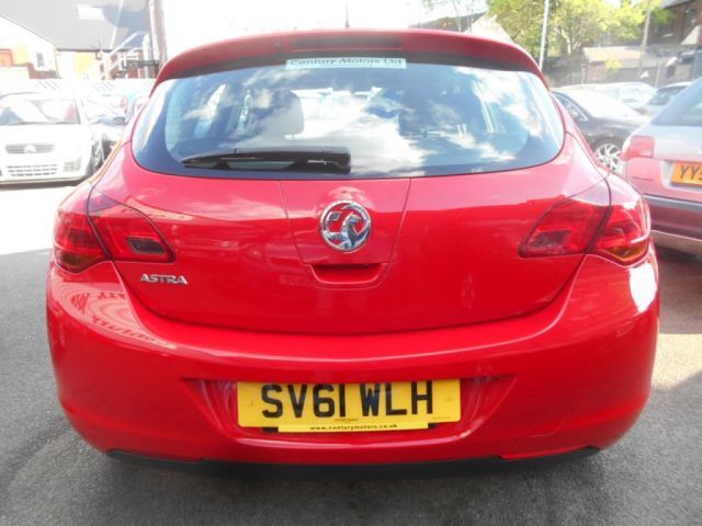 2011 Vauxhall Astra 1.4 5d image 4