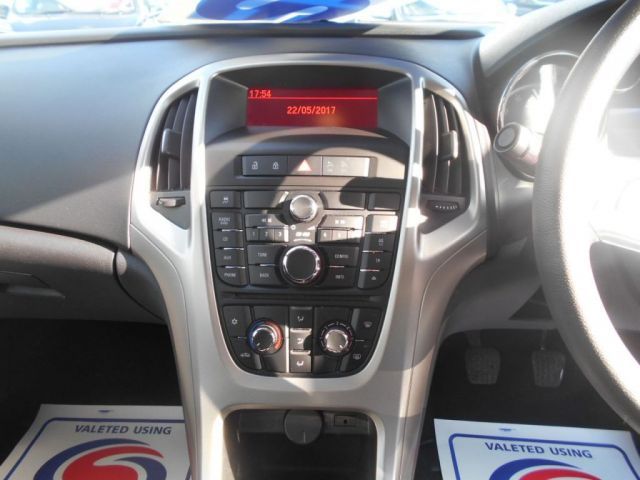 2011 Vauxhall Astra 1.4 5d image 10