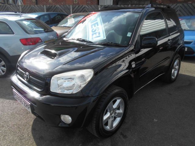 2005 Toyota RAV4 2.0 XT-R D-4D 3d image 1