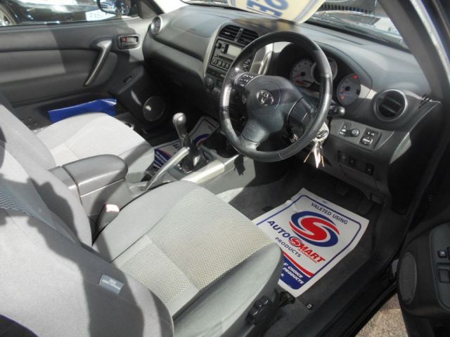 2005 Toyota RAV4 2.0 XT-R D-4D 3d image 7