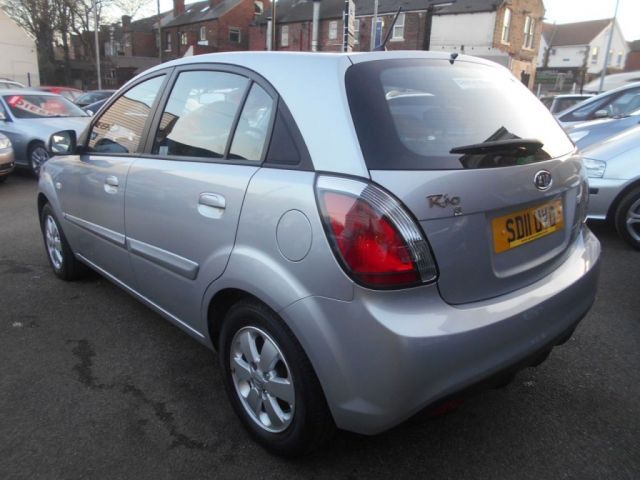 2011 Kia Rio 1.4 2 5d image 2