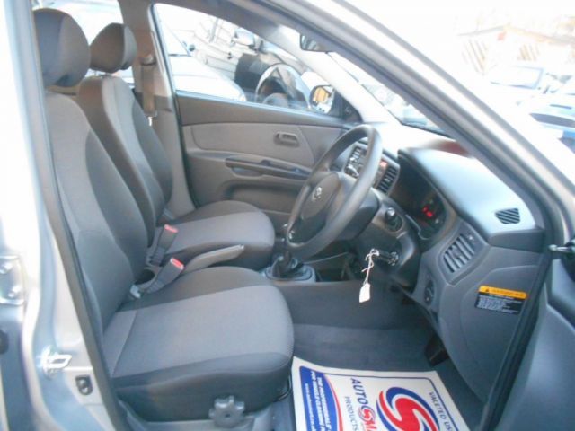 2011 Kia Rio 1.4 2 5d image 6