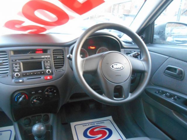 2011 Kia Rio 1.4 2 5d image 8