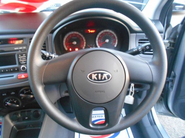 2011 Kia Rio 1.4 2 5d image 9