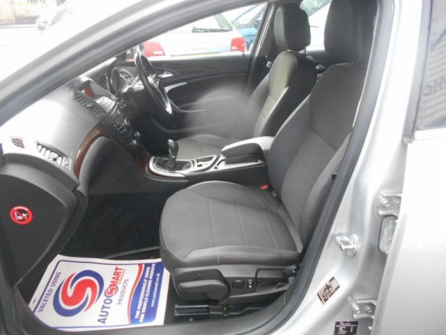 2009 Vauxhall Insignia 1.8 SE 5d image 7