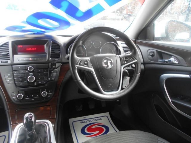 2009 Vauxhall Insignia 1.8 SE 5d image 9