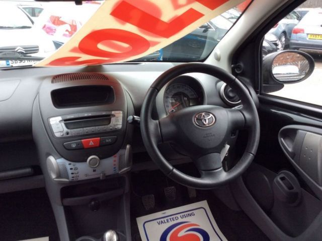 2010 Toyota Aygo 1.0 VVT-I 5d image 8