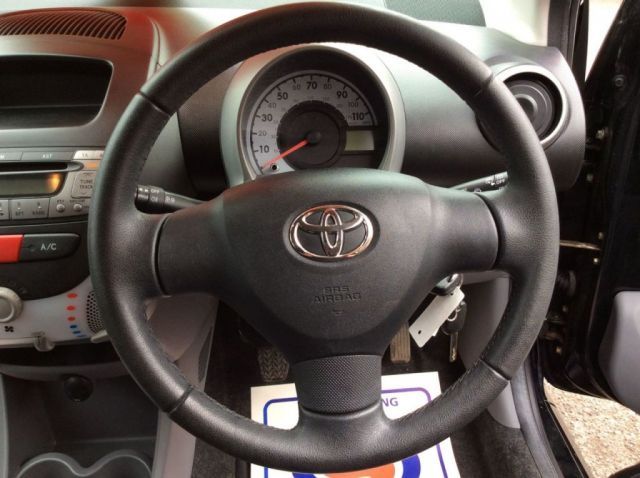 2010 Toyota Aygo 1.0 VVT-I 5d image 9