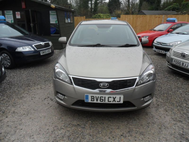 2011 Kia Ceed 1.6 Crdi 5dr image 2