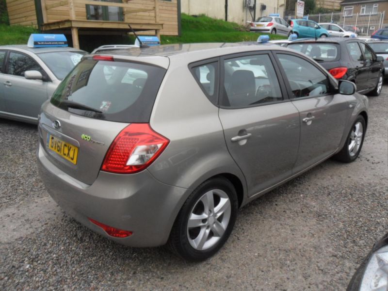 2011 Kia Ceed 1.6 Crdi 5dr image 4