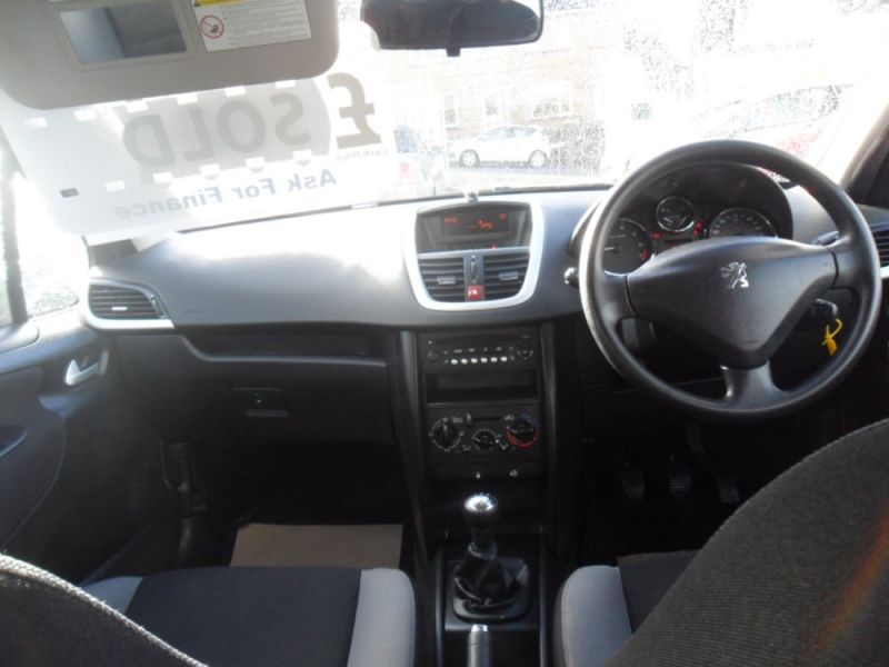 2007 Peugeot 207 1.4 S 5dr image 7