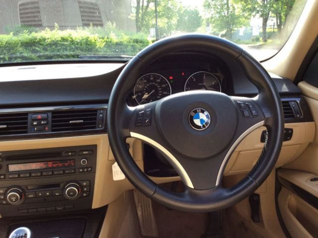 2011 BMW 3 Series 2.0 318D image 10