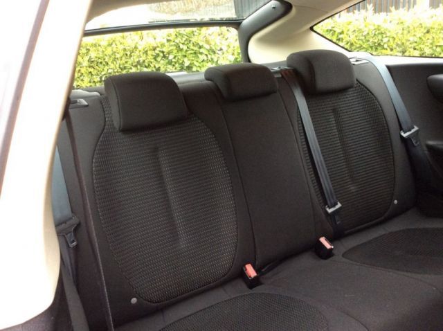 2010 Citroen C4 1.6 HDI 3d image 9