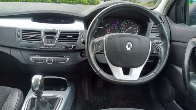 2007 Renault Laguna 2.0 DCI 5d image 9
